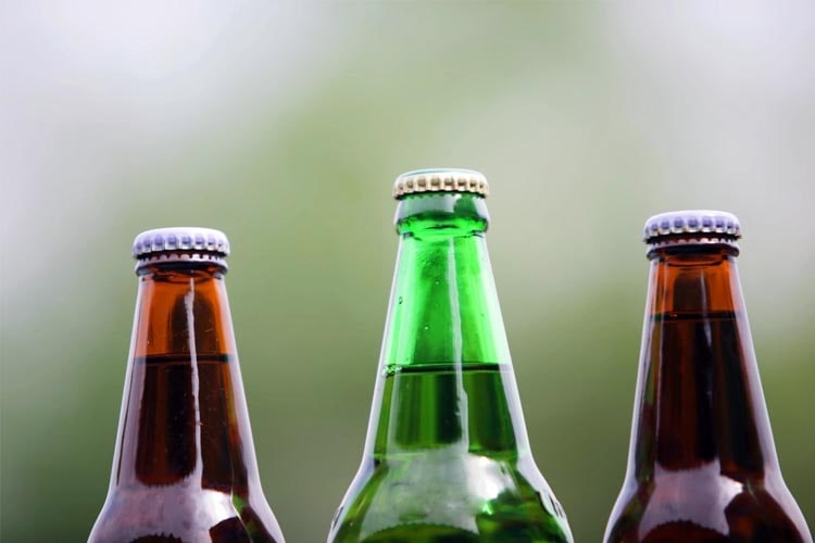 Varför öl caps har 21 tänder lock och varför du väljer glasflaskor att fylla öl?